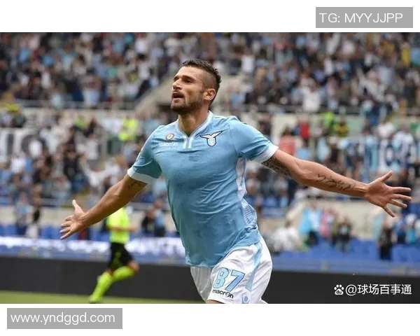 退役足球球星的转型之路：从绿茵场到新人生的挑战与机遇