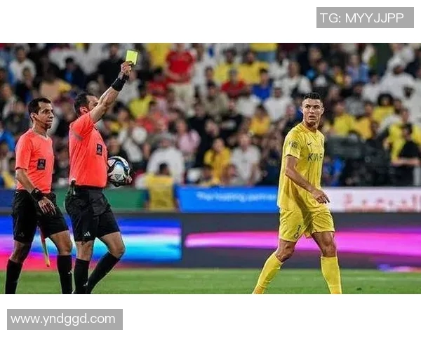 肘击足球场上的明星球员盘点及其引发的争议与影响