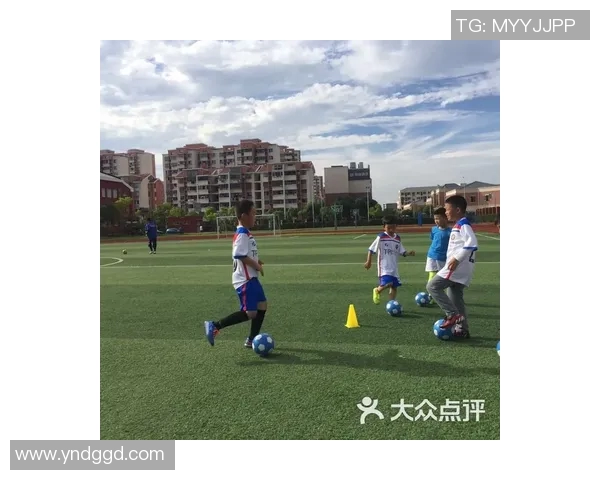 足球场上的帅气之星：球员头像与足球魅力完美融合的视觉盛宴